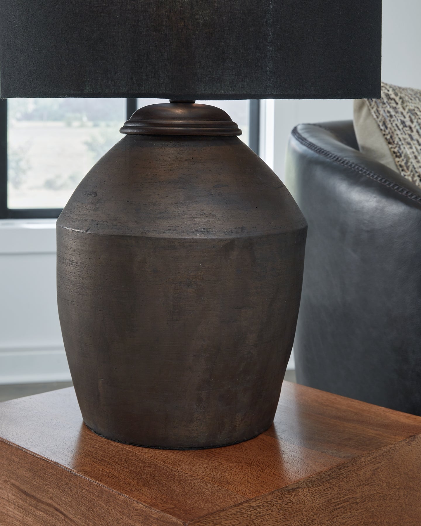 Naareman 1/CN Terracotta Table Lamp