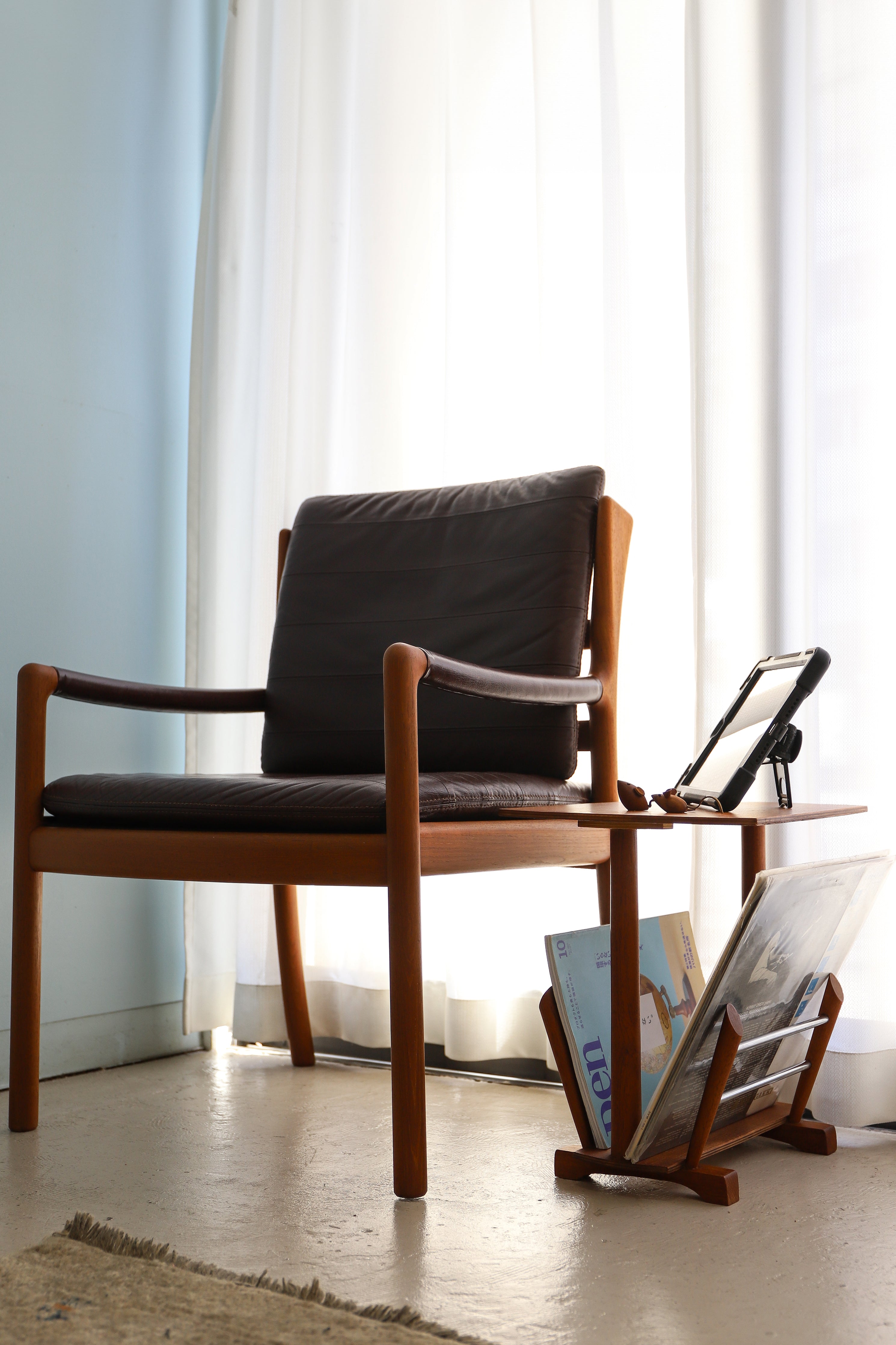 Danish Vintage Small Side Table with Magazine Rack/デンマークヴィンテージ サイドテーブル マガジンラック 北欧家具