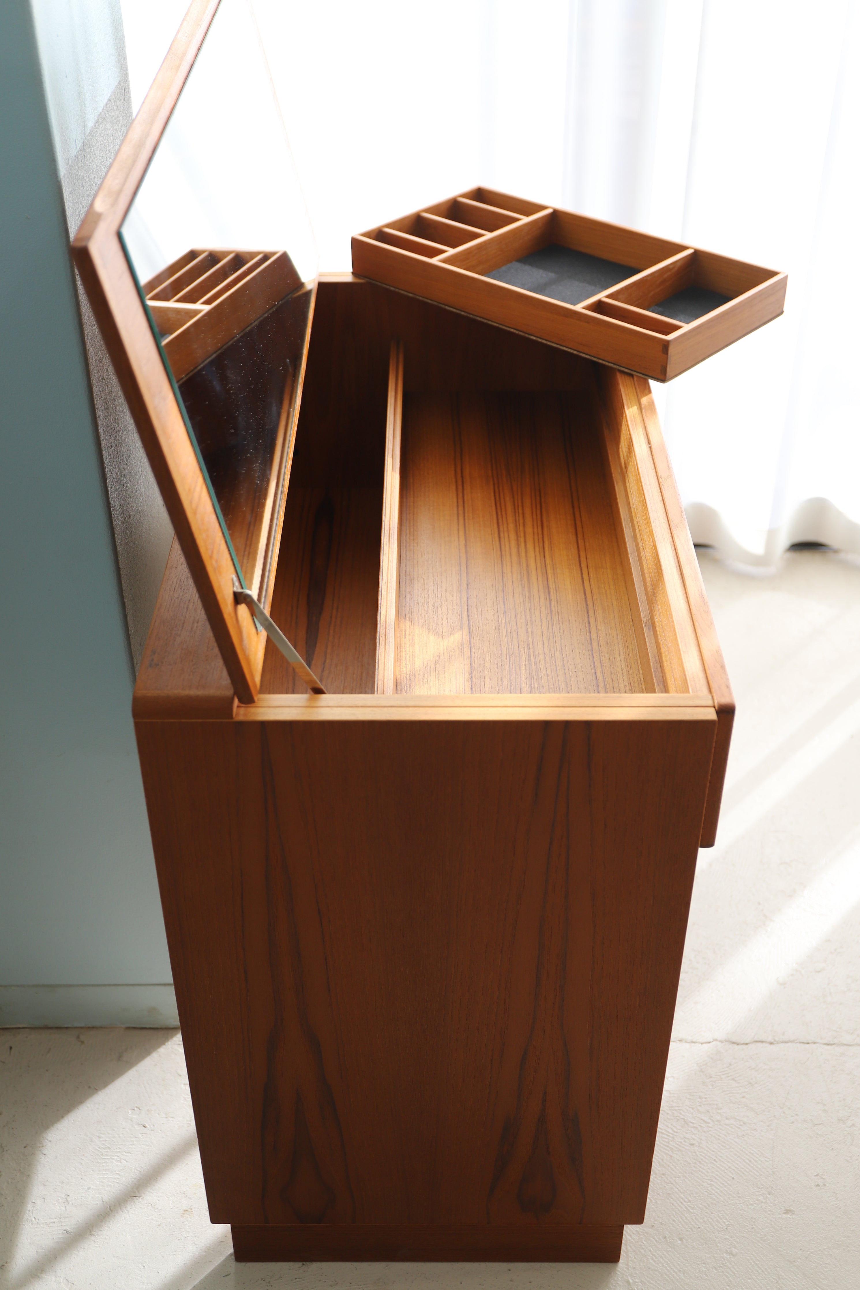 Danish Vintage Komfort Vanity Dresser/デンマークヴィンテージ コンフォート バニティ ドレッサー テーブル 北欧家具