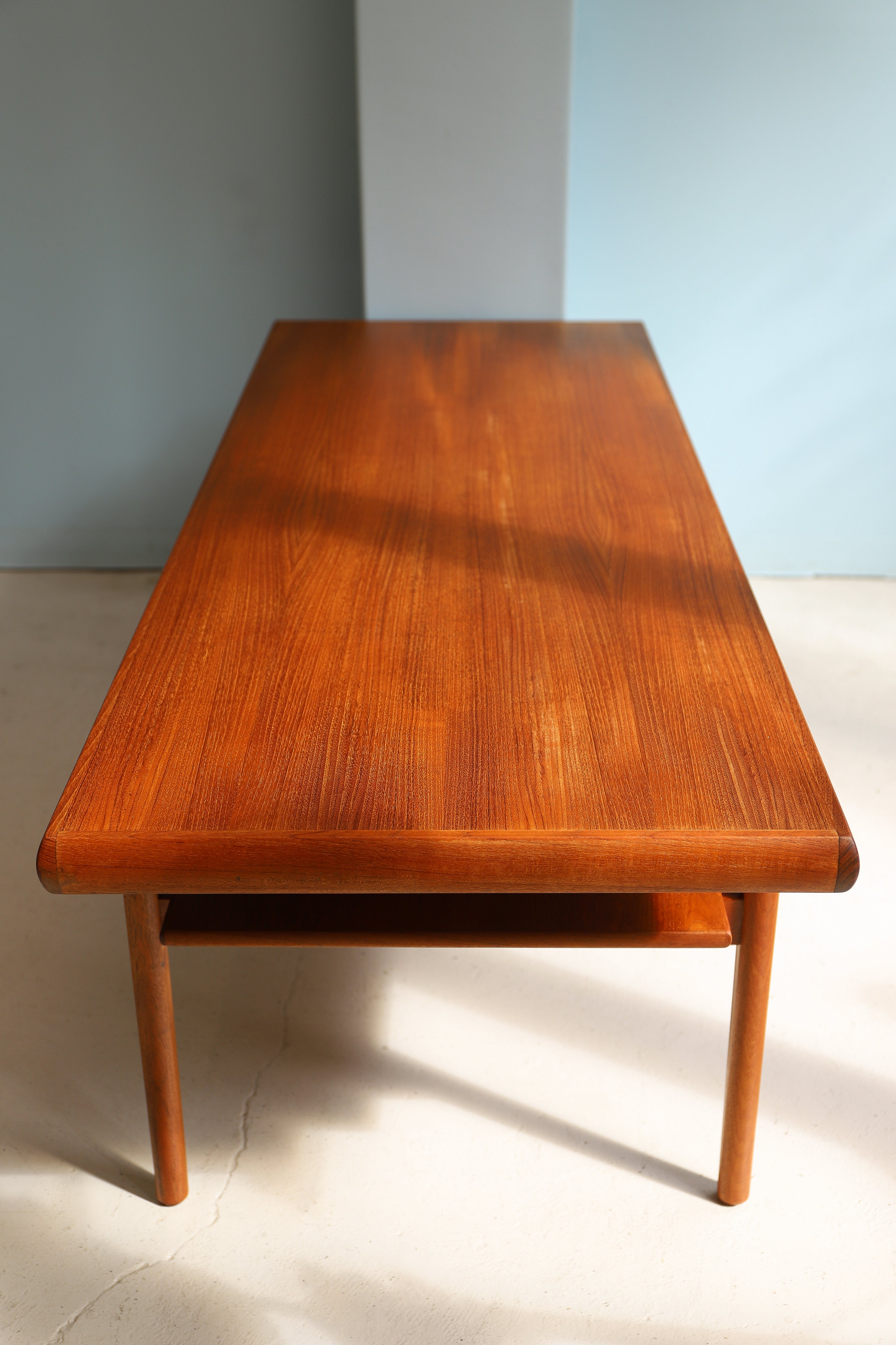 Danish Vintage Teakwood Coffee Table with Shelf/デンマークヴィンテージ コーヒーテーブル チーク材 棚板付き 北欧家具