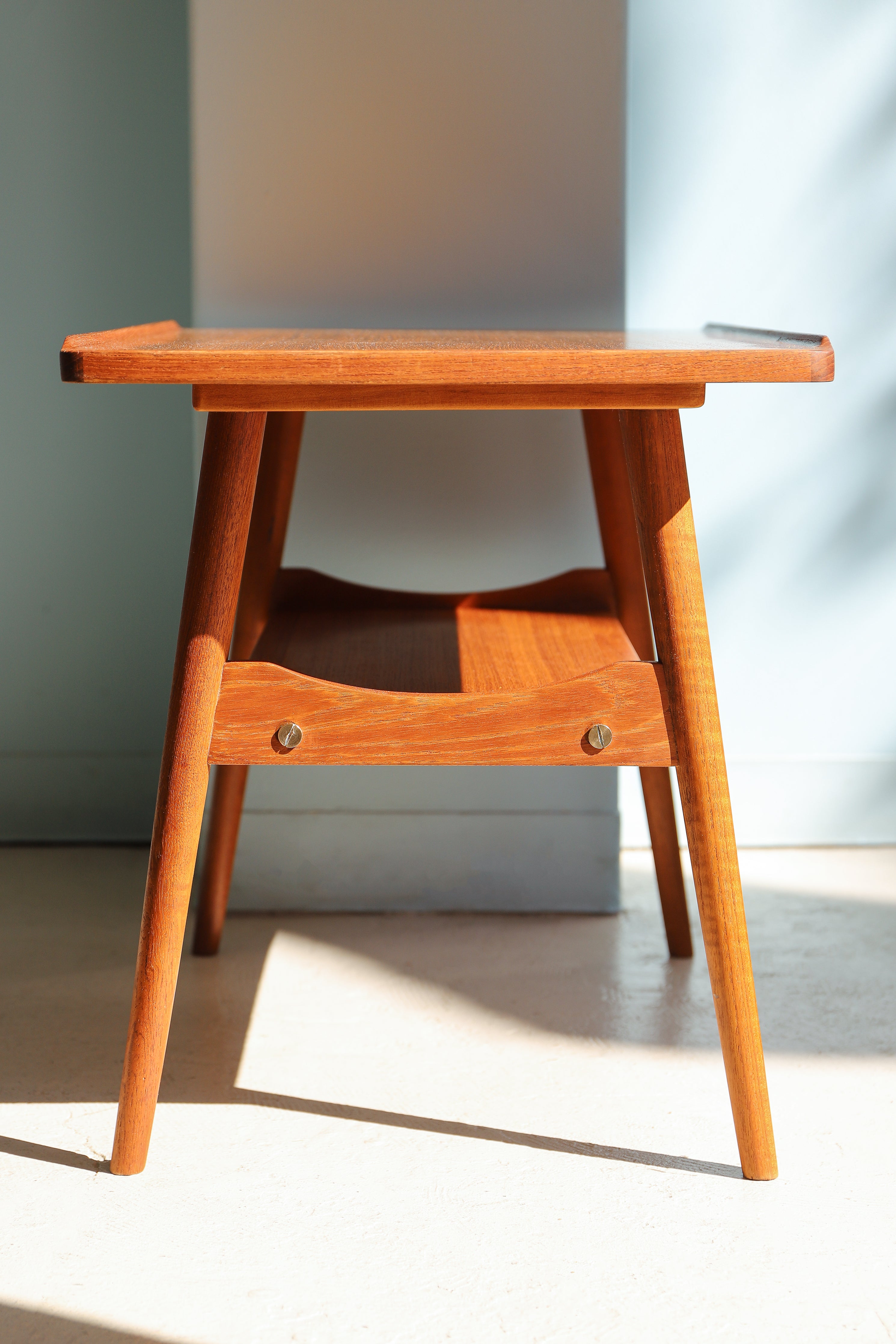 Scandinavian Vintage Side Table with Shelf/北欧ヴィンテージ サイドテーブル チーク材 棚板付き