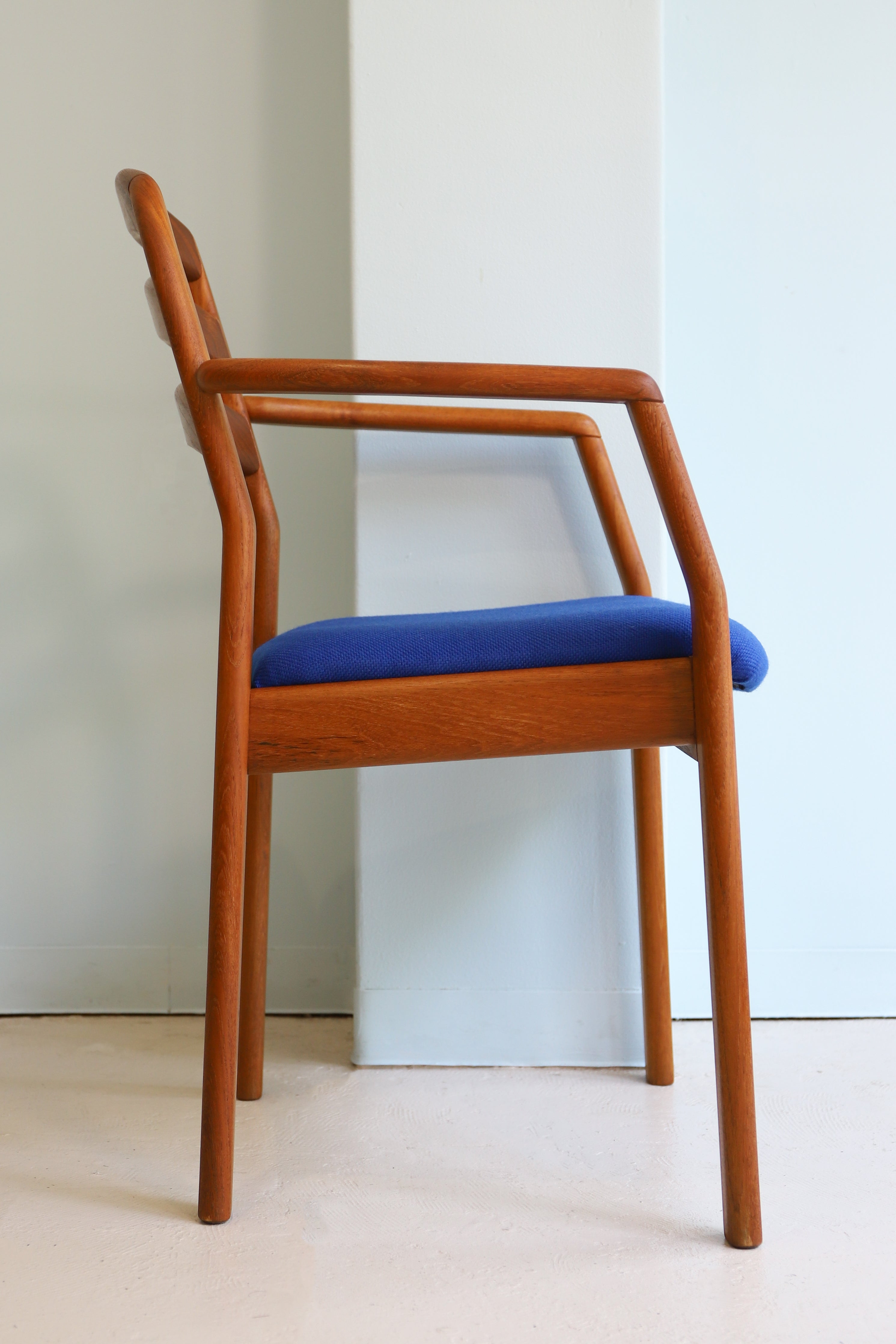 Danish Vintage Dyrlund Arm Chair Teakwood/デンマーク ヴィンテージ デューロン アームチェア チーク材 北欧家具