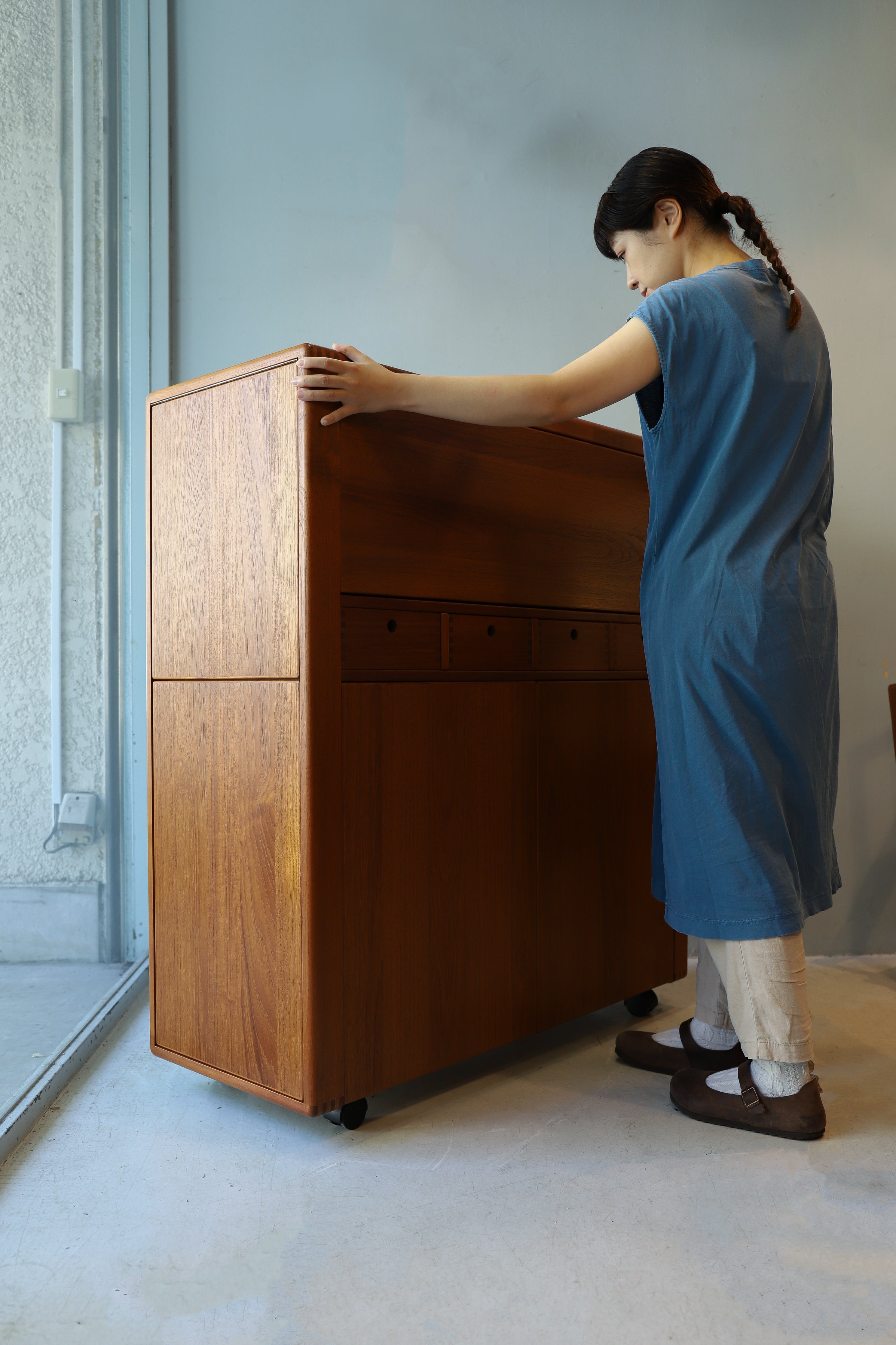 D-Scan Drink Cabinet Teakwood/D-スキャン ドリンクキャビネット 北欧デザイン チーク材