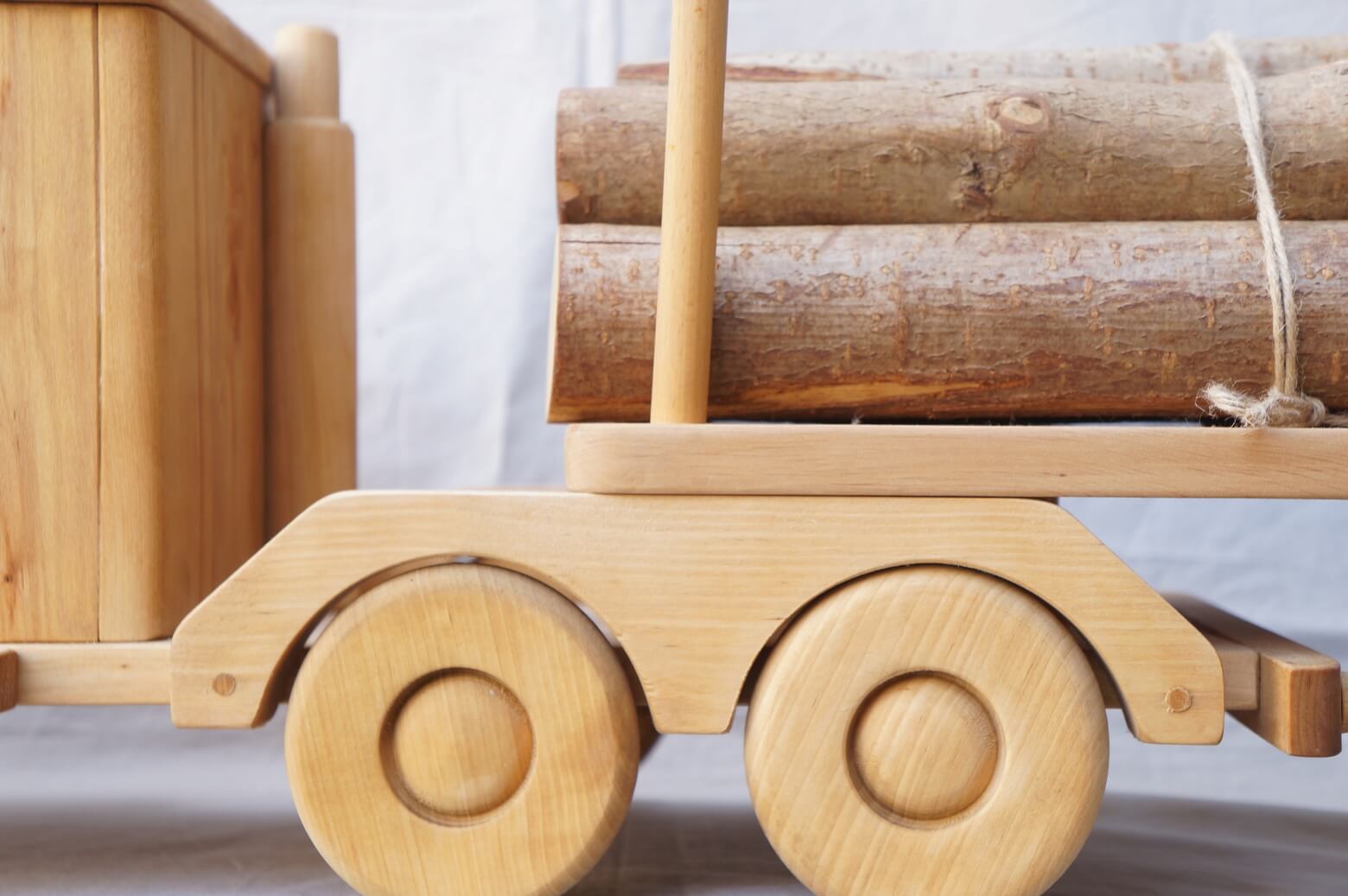 Scandinavian Wooden Toy Tractor/北欧雑貨 木のおもちゃ トラクター