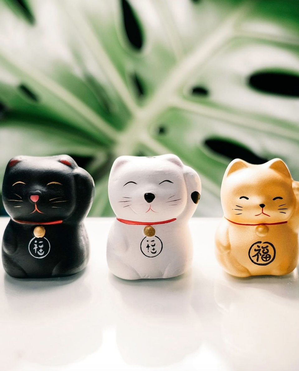 lucky cat statues