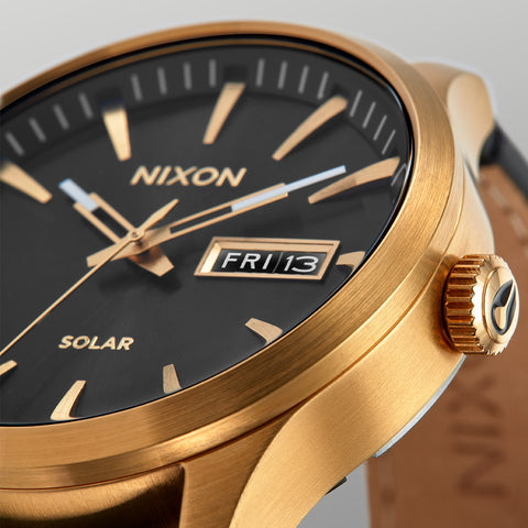 Nixon Sentry Solar Stainless Steel in Gold