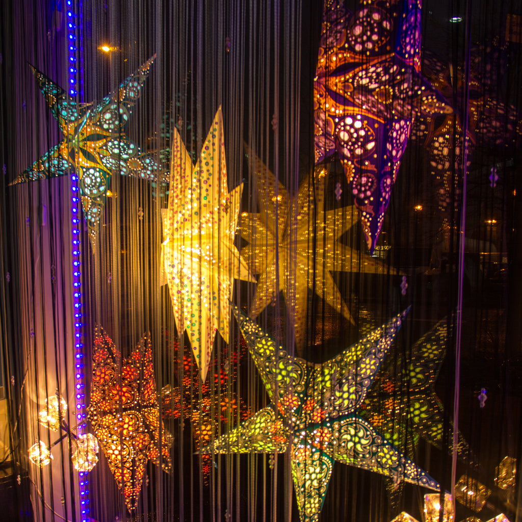 Bright and colourful star lanterns - christmas trends 2022