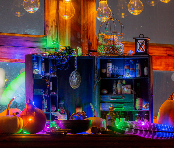 Halloween Shop Window Display Ideas | Spooktacular Decorations