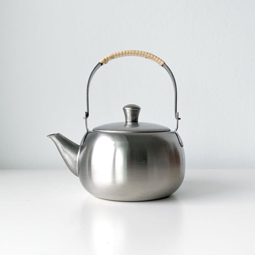 https://cdn.shopify.com/s/files/1/0541/0727/5463/products/stainless-steel-teapot-yoshikawa-sui-684811_250x250@2x.jpg?v=1696989360