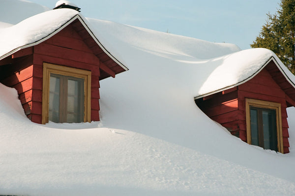 Photograph taken with Canon EOS Rebel 2000 of snow on a rooftop