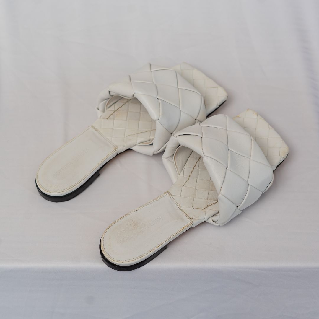 Pre-owned Bottega Veneta White Intrecciato Leather Lido Flat Slides, 39.5