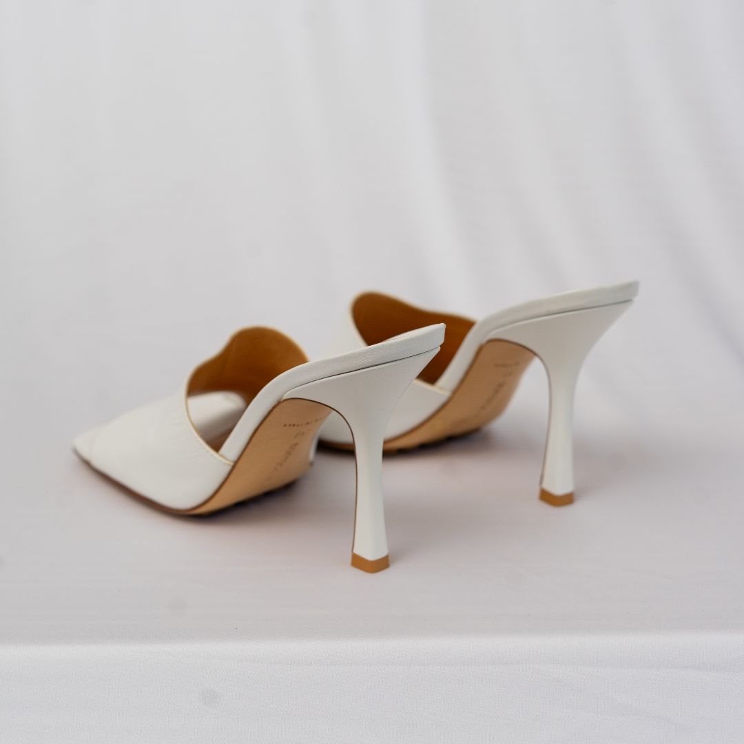 Pre-owned Bottega Veneta White Leather Square Toe Slide Sandals, 39