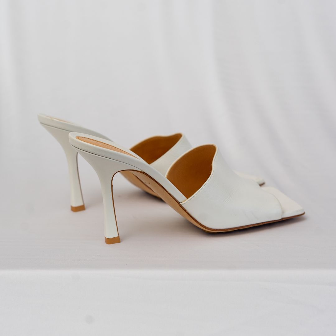 Pre-owned Bottega Veneta White Leather Square Toe Slide Sandals, 39
