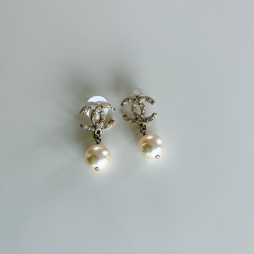 Cc earrings Chanel Gold in Metal  24403344