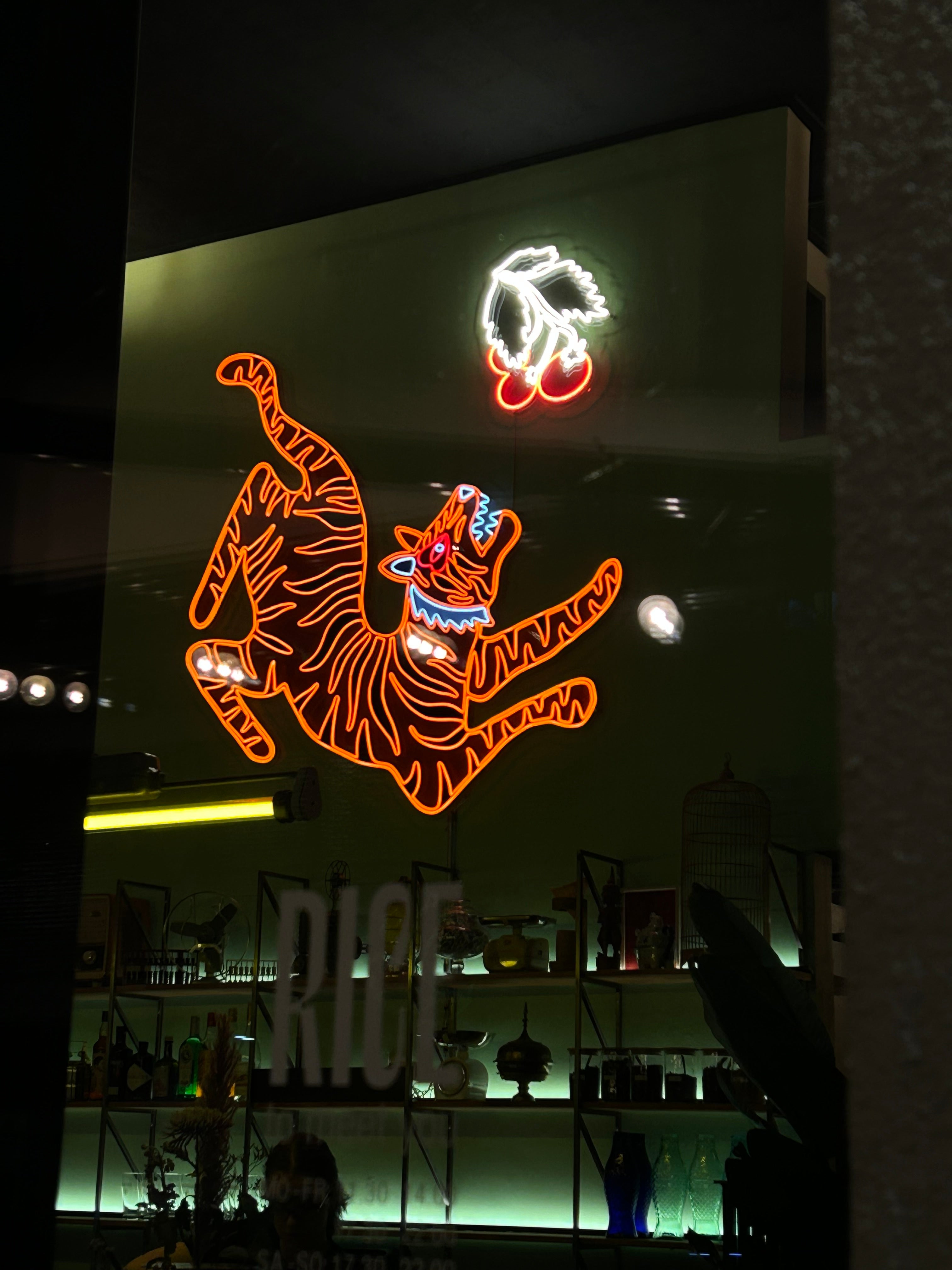 Tiger Led Neonschild im Thai Restaurant Rice Basel