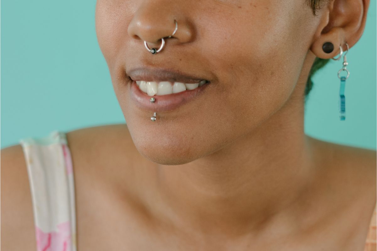 Nose G – Ring – Iris Tattoo