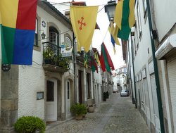 Casa de Pasto Maria de Perre in a colourful street