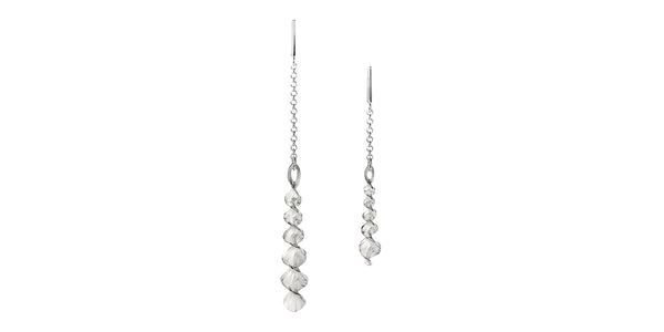 Kaira earrings, design by Anu Kaartinen, Au3 Goldsmiths