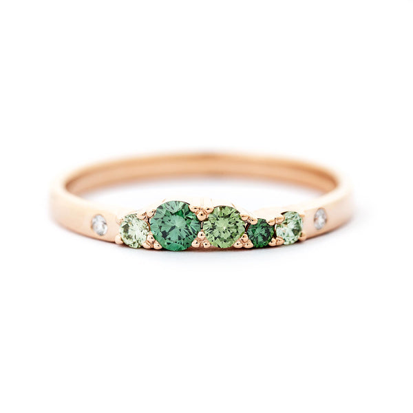 Keto Meadow 2mm ring with green diamonds and white tw/vs diamonds, design by Jussi Louesalmi