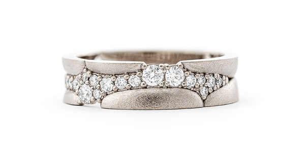 Kymi diamond ring, design by Tero Hannonen, Au3 Goldsmiths.