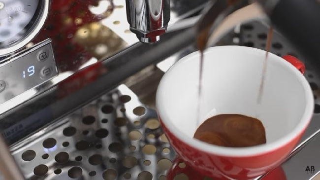 Espresso coffee pouring machine
