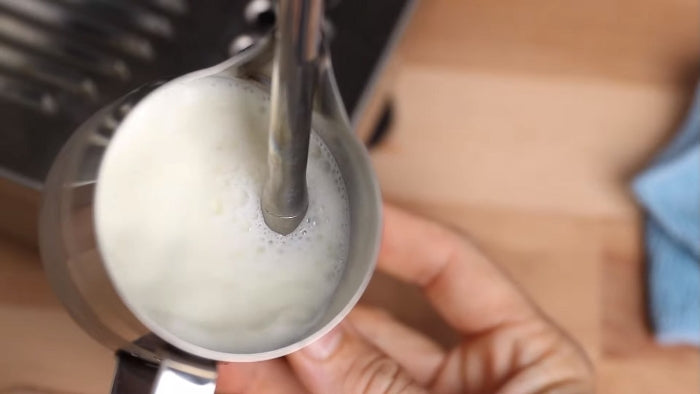 https://cdn.shopify.com/s/files/1/0542/1344/3783/files/spinning-milk-creates-bubbles.jpg?v=1629517752