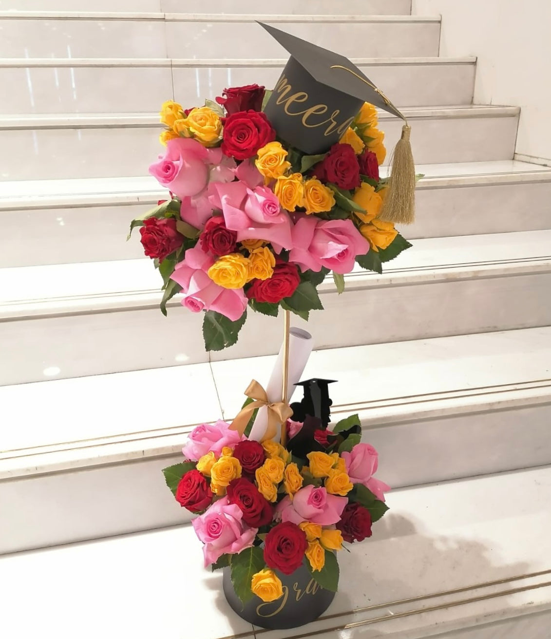 Arreglo floral de graduación - Entrega de regalos en línea - Entrega a  Dubai – The Perfect Gift Dubai®