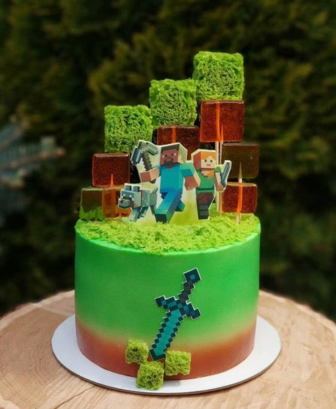 Gateau A Theme Vert Et Rouge Minecraft Commandez En Ligne Maintenant Livraison Le Lendemain Le Cadeau Parfait Dubai