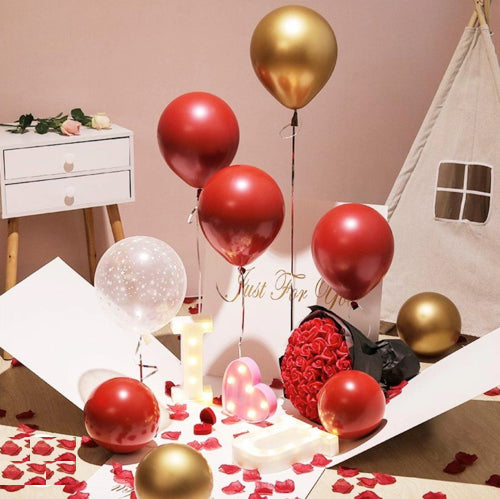 Decoración con globos dorados y negros - Haz tu pedido en línea AHORA -  Entrega en Dubái – The Perfect Gift® Dubái