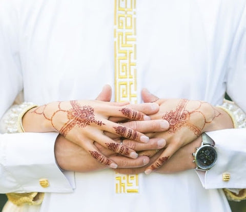 La bague au doigt, le jour de son mariage en Ibn Musa