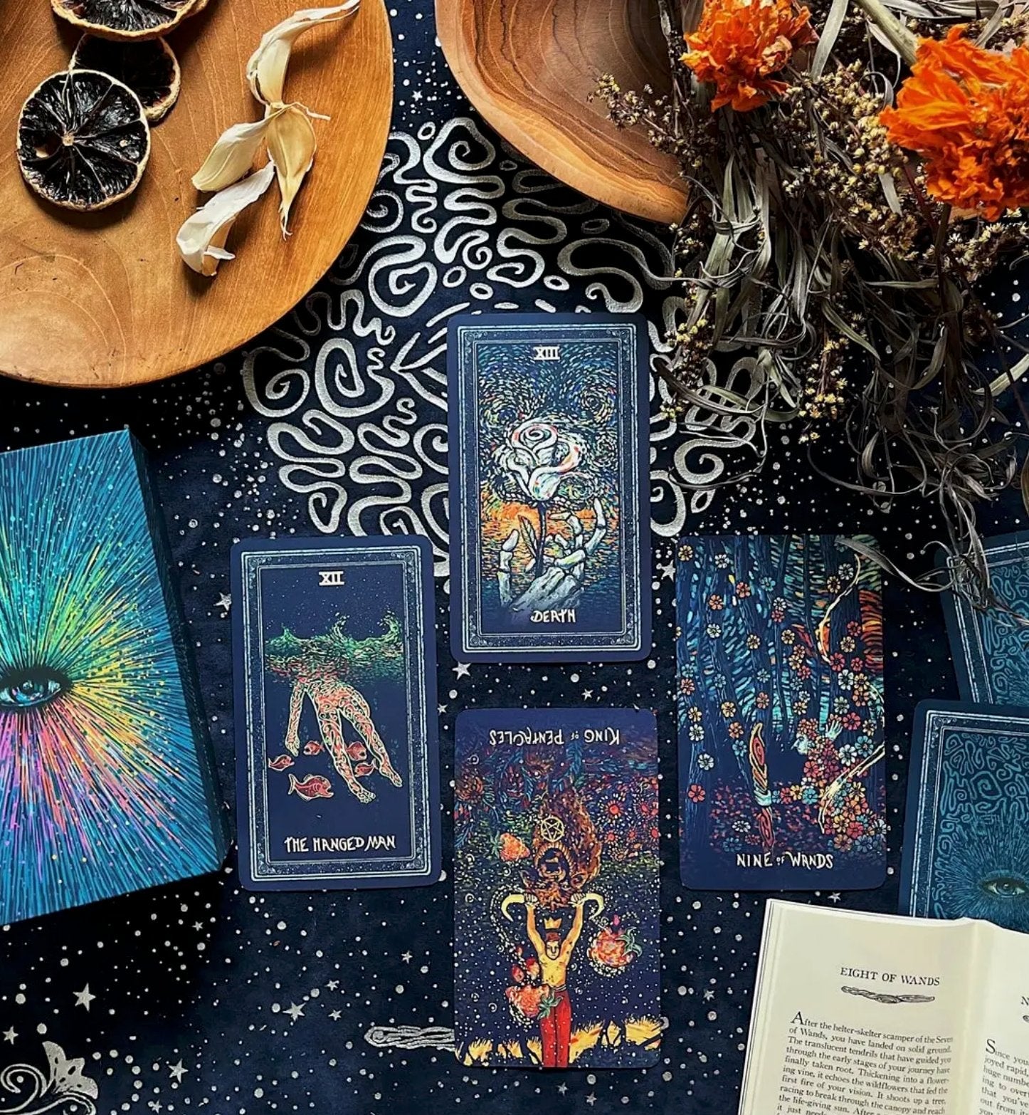 Cosma/Prisma Visions Tarot alttariliina - James R Eads – Tarotpuoti