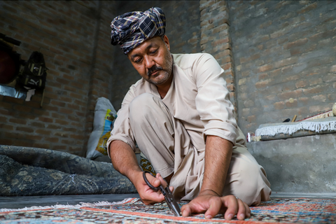 afghanistan rug making artisans wool rugs turkish rugs 