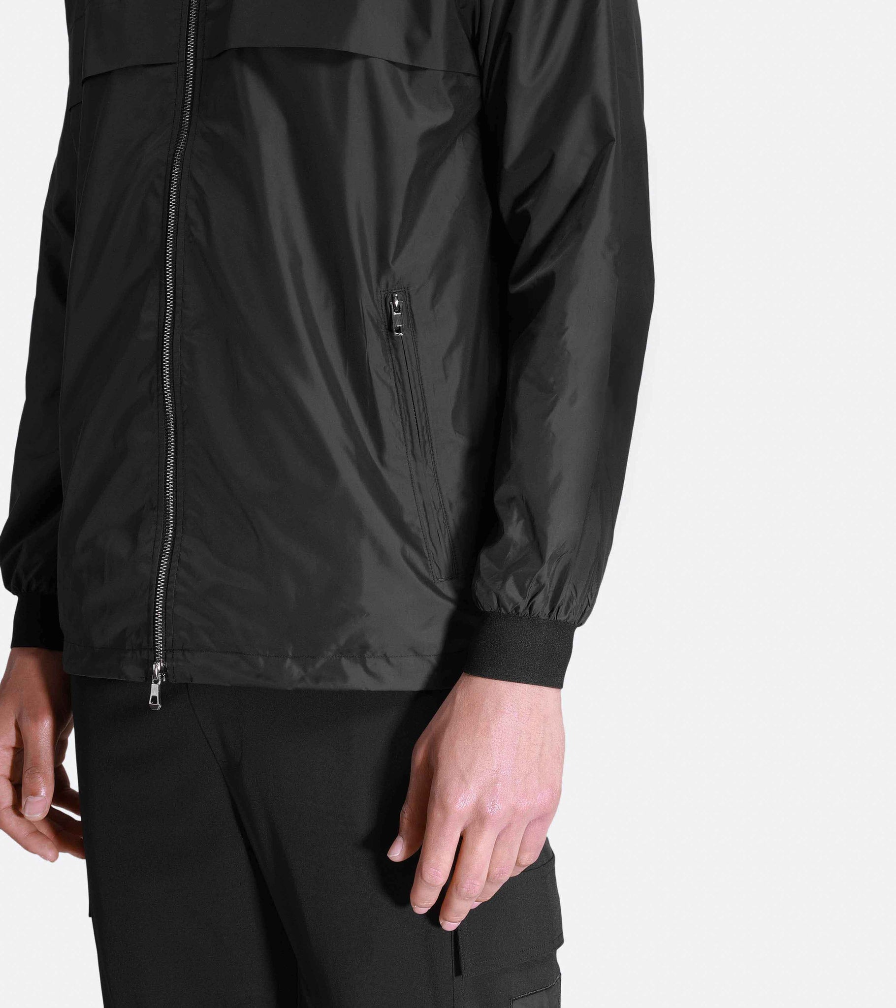 UH01 WINDBREAKER  | BLACK