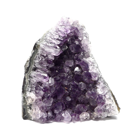 Amethyst assists in calming the mind, decreases insomnia and allows restful sleep, reduces stress, eases headaches, helps with hormone production, strengthens the immune system, cleansing organs and respiratory system, reduces bruising and swelling. Assists in the function of the pineal and pituitary glands.