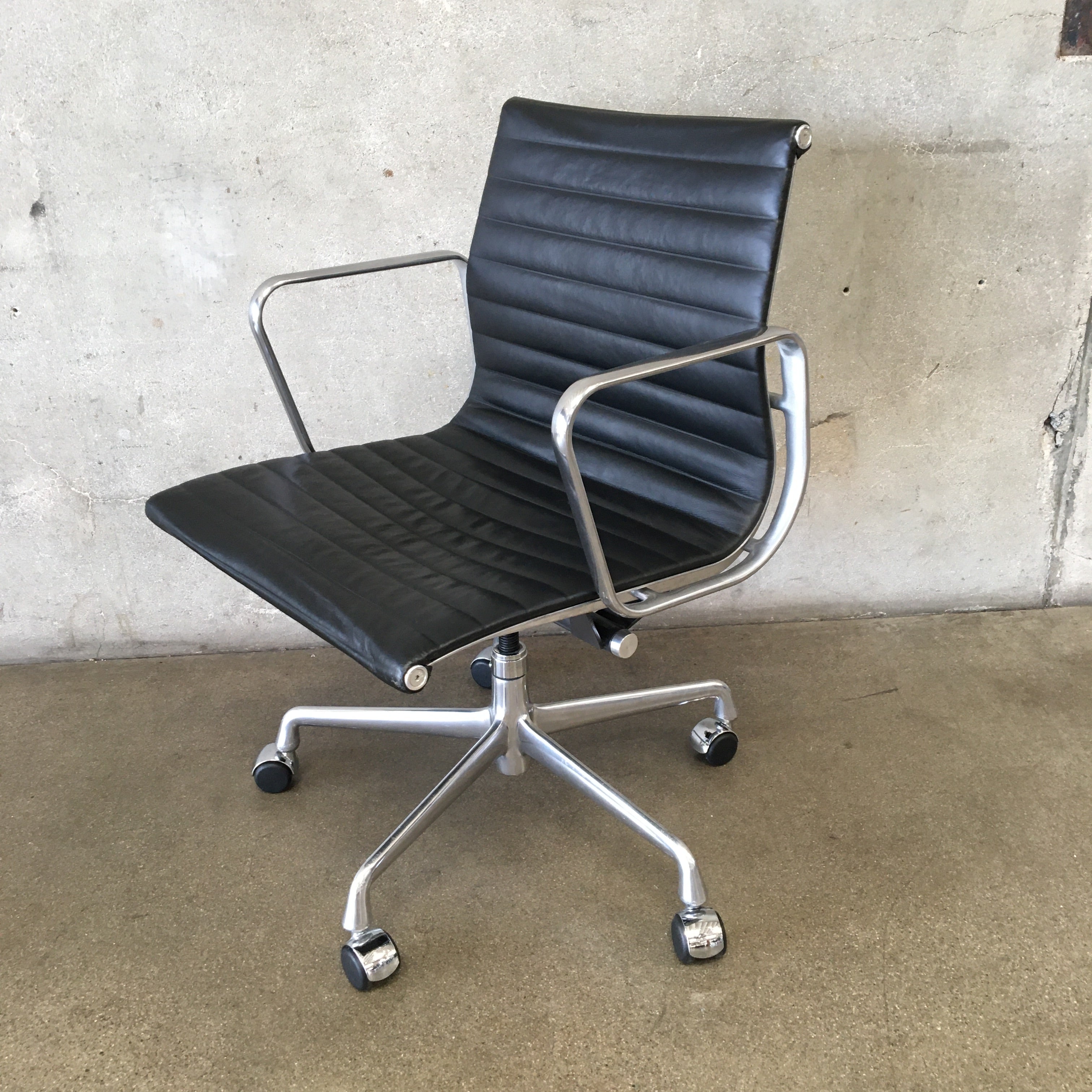 ea335 herman miller