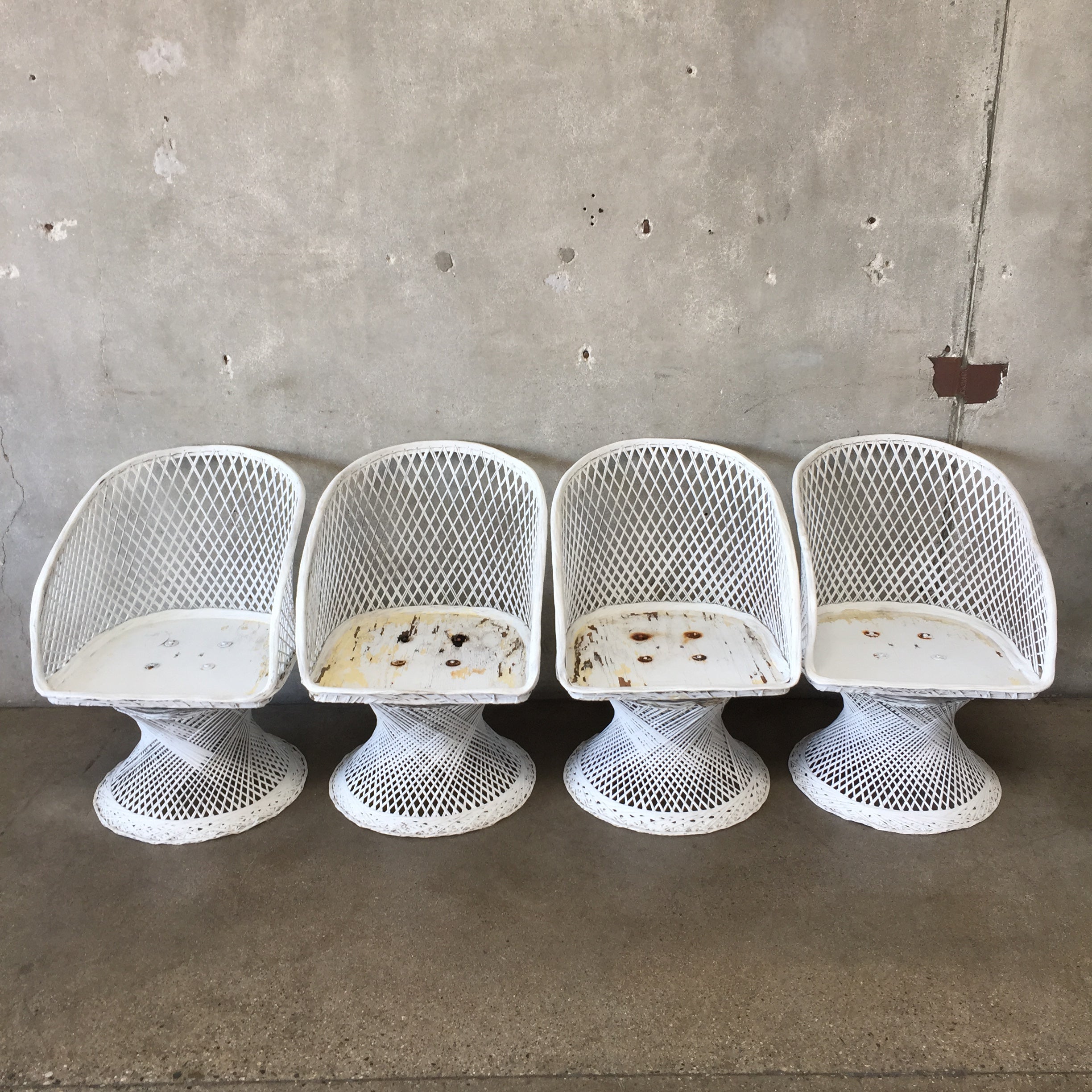 Vintage Mid Century Russell Woodard White Spun Fiberglass Patio Set