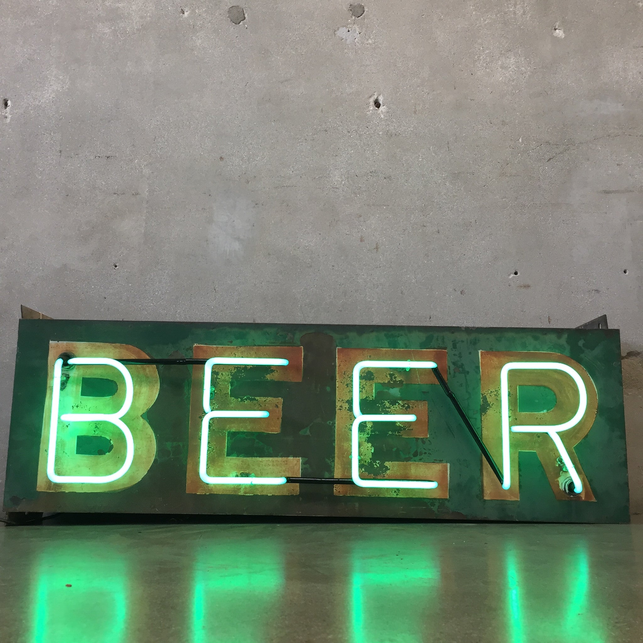 Vintage \"BEER\" Neon Sign – UrbanAmericana