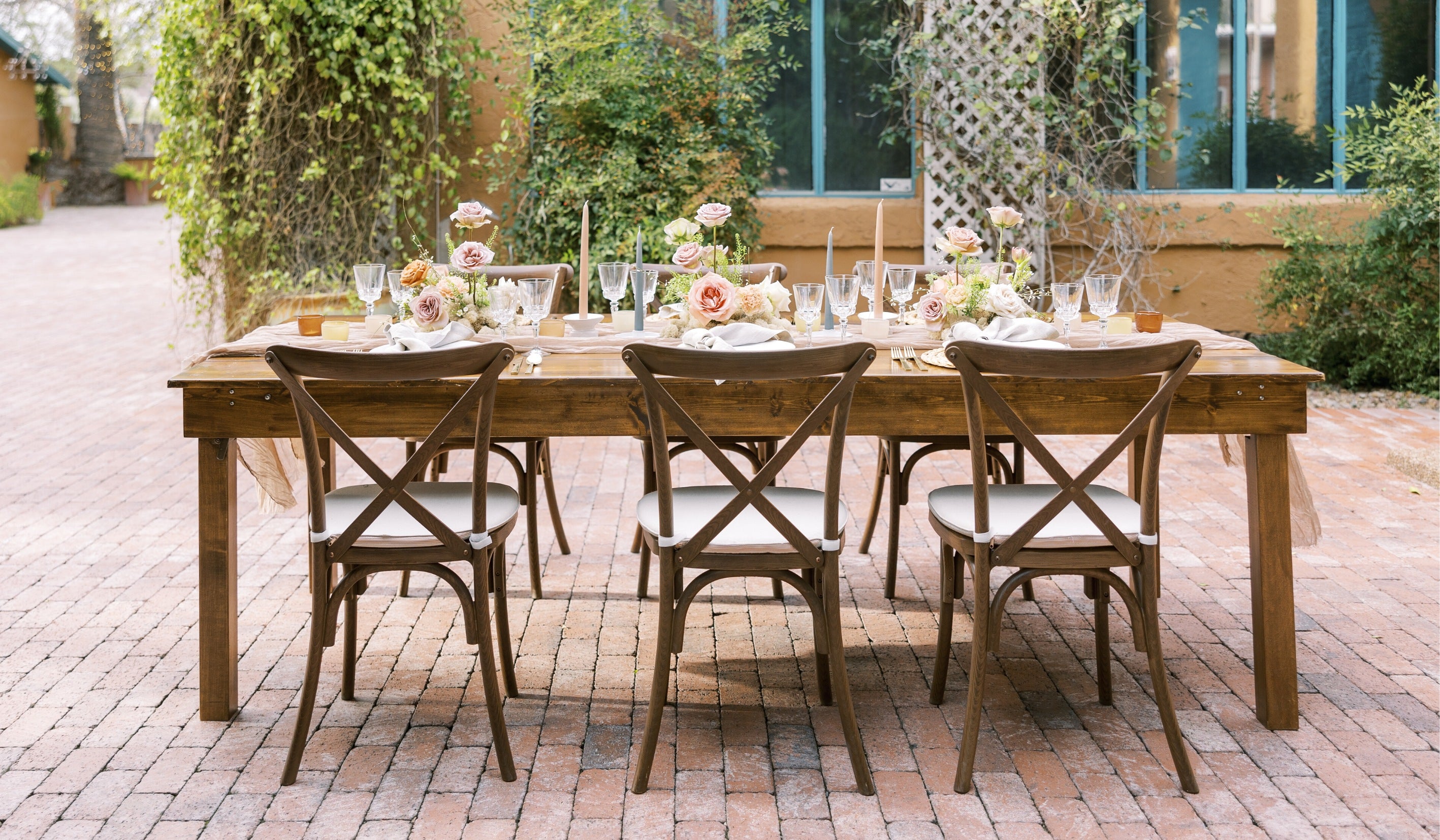 What a Host Home: Al Fresco Outdoor Tablescape