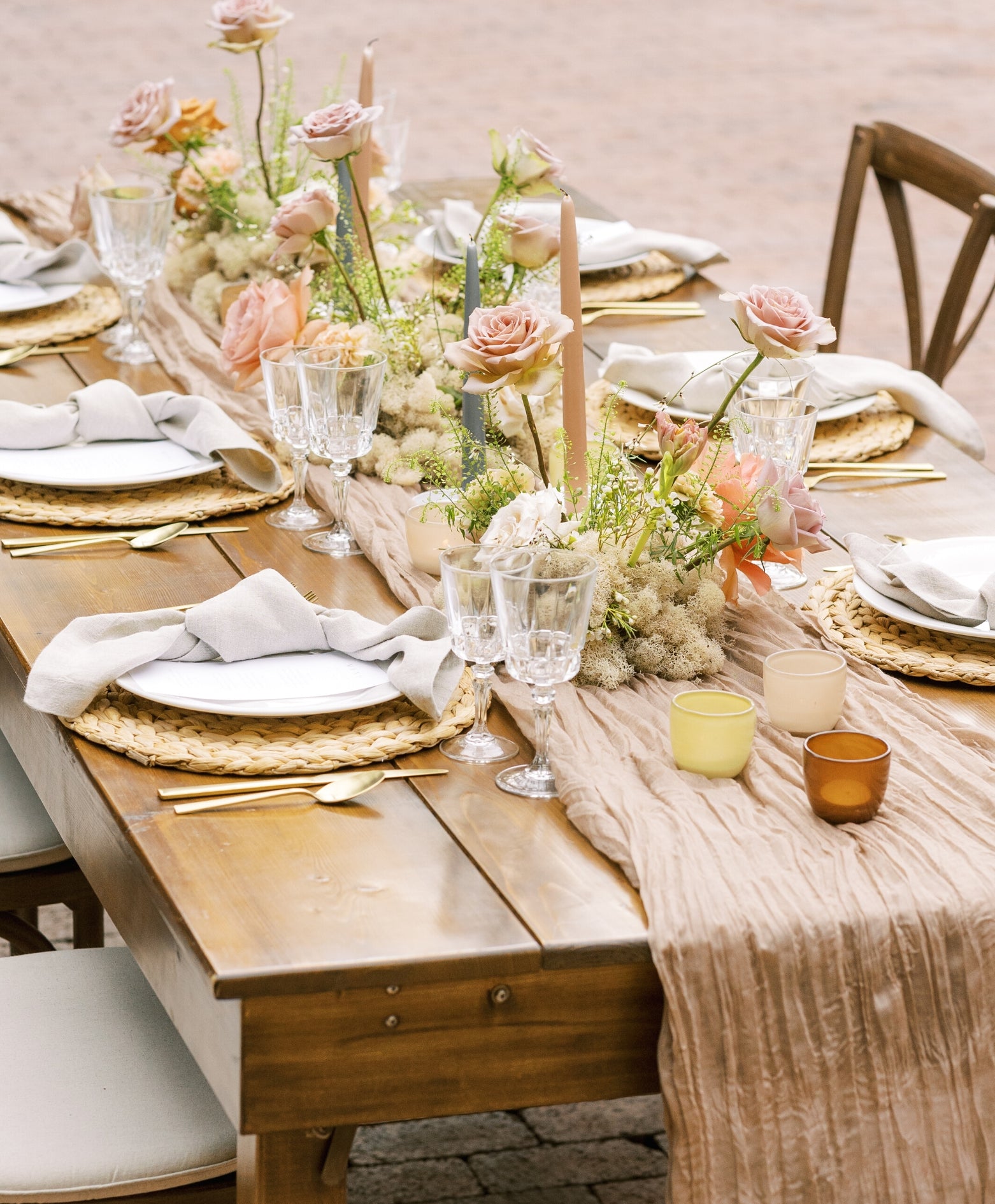What a Host Home: Al Fresco Dining with cotton gauze table runner