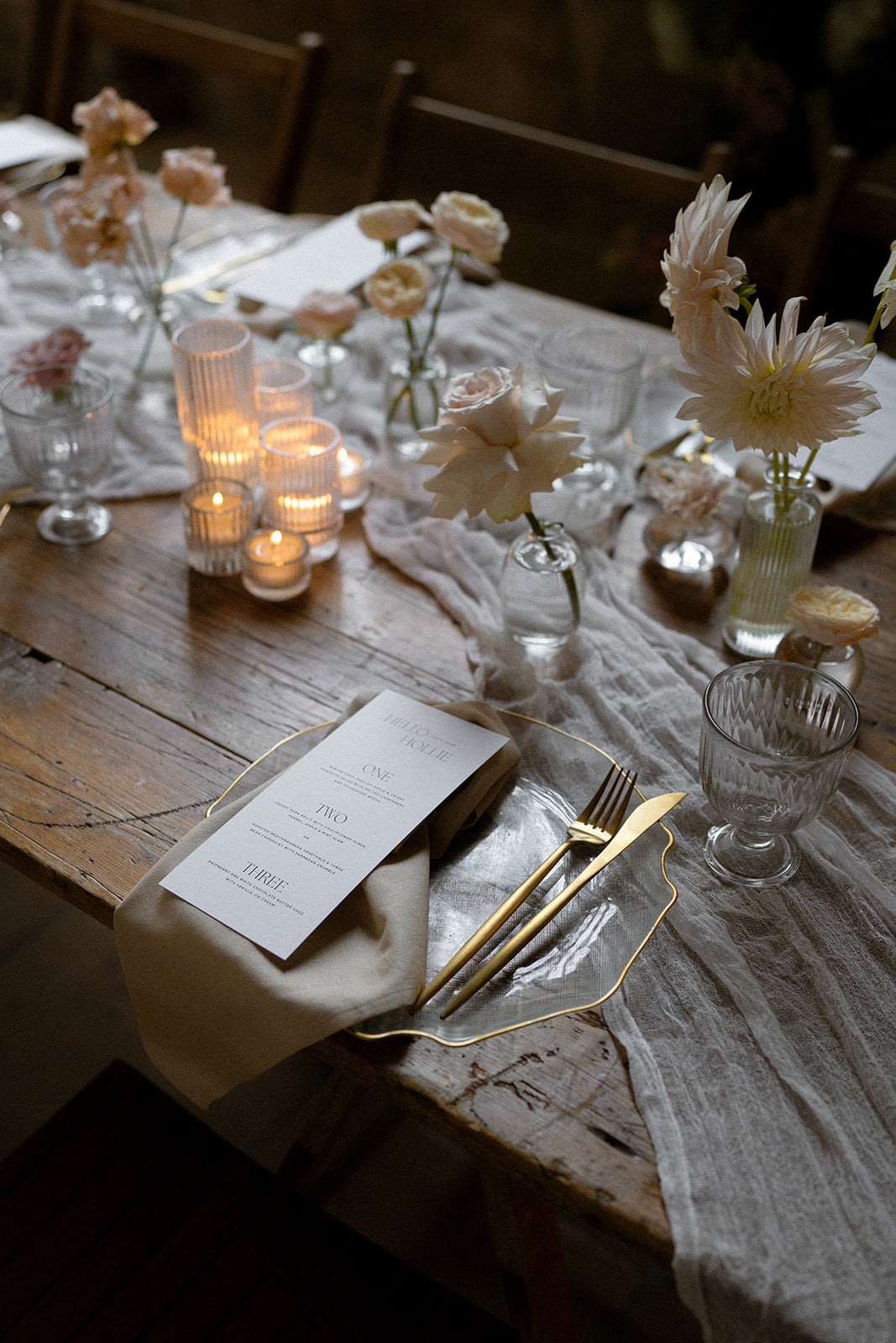 What a Host Home: Wedding Tablescape Design with Gold Cutlery Sets