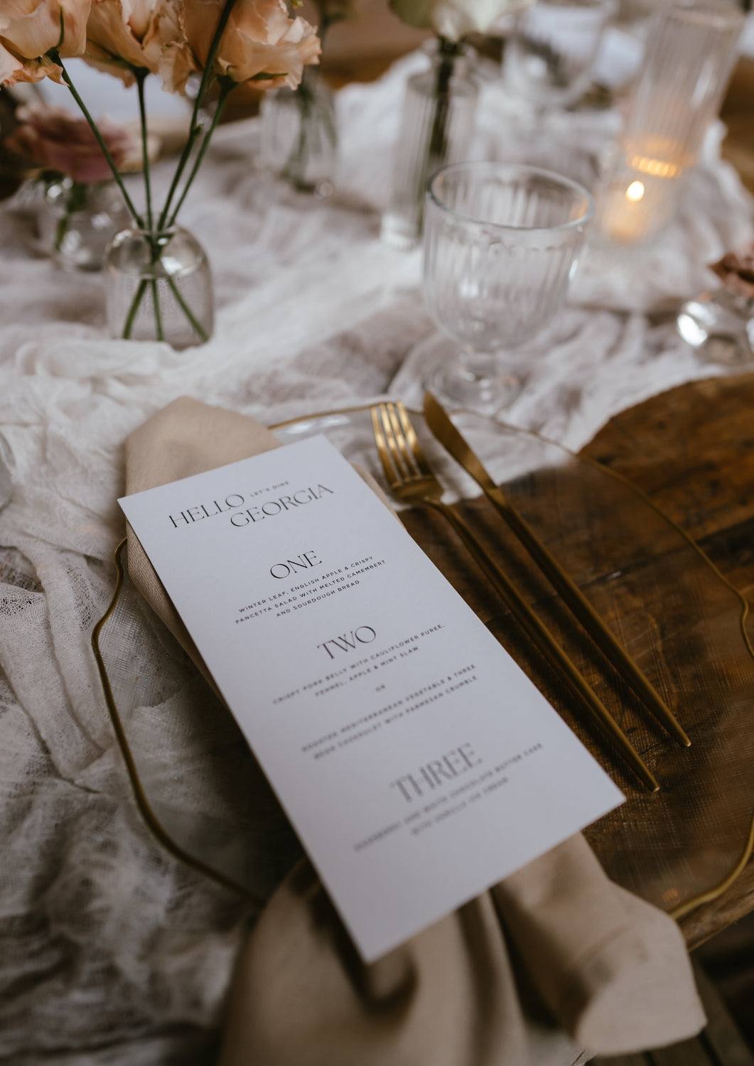 What a Host Home: Modern Wedding tablescape with gold cutlery and linen napkins