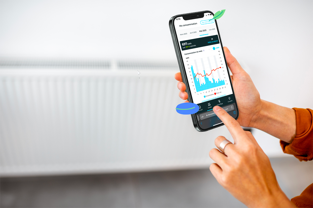 Une personne qui règle son thermostat connecté grâce à son application