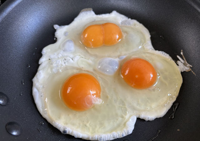 朝食の玉子焼きに双子の玉子がでてきた画像