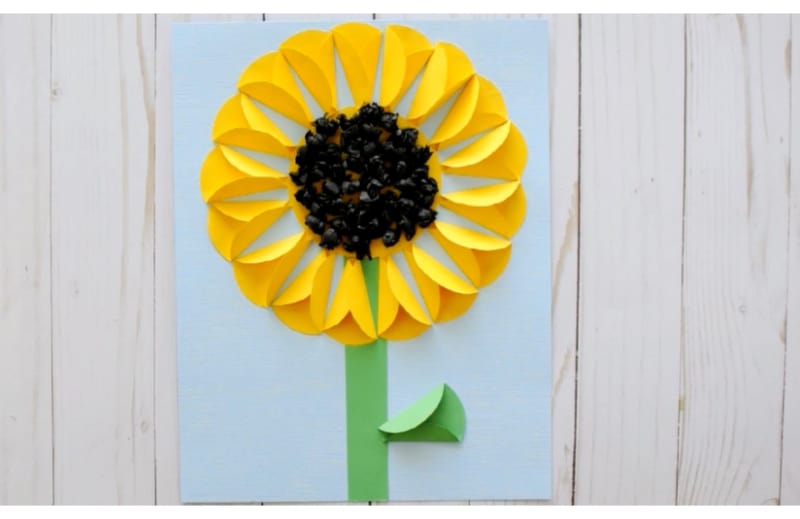 Sunny sunflower for your kids’ Cinco de Mayo flower decors and cards
