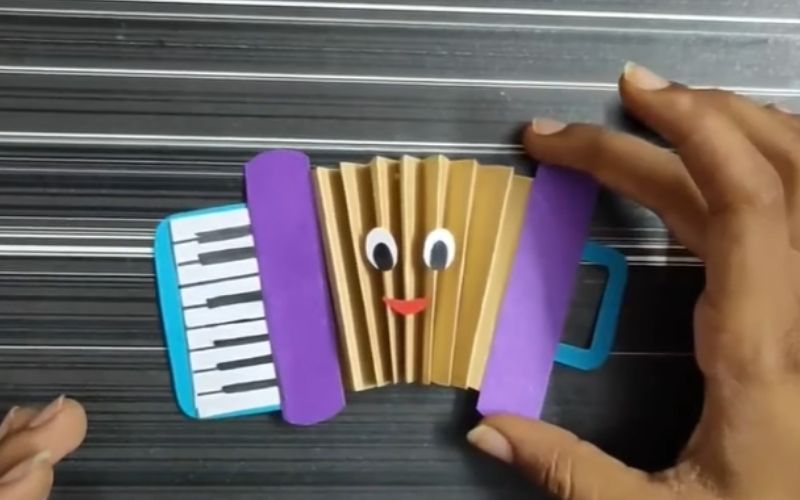 Construction board accordion