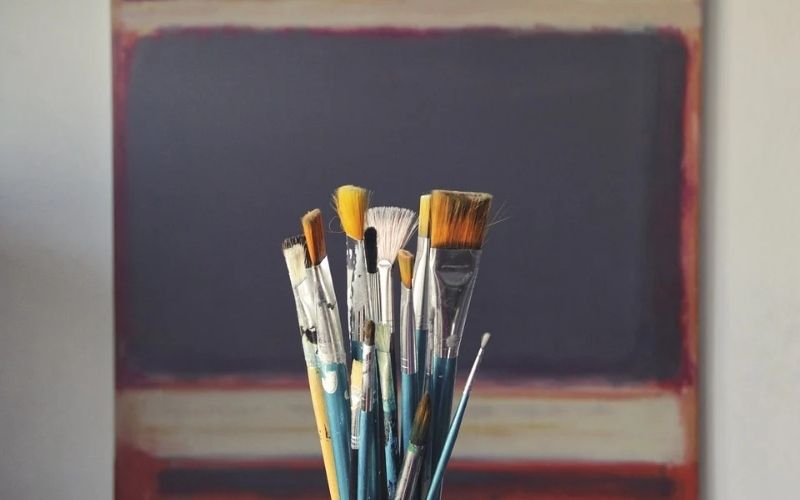Different types of oil paint brushes