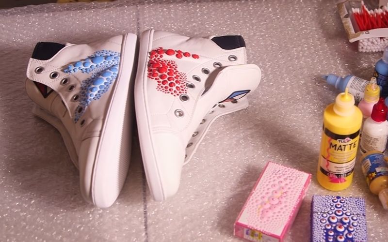 Dot painting on shoes using puff paint