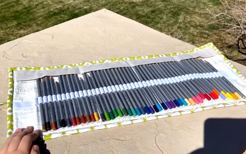 Roll-up pencil organizer