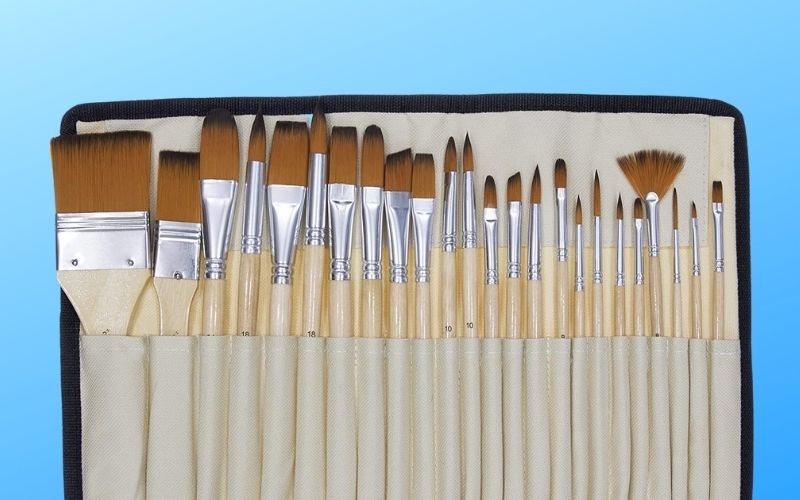 Synthetic oil paint brushes