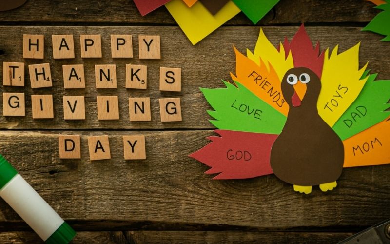 Thanksgiving Paper Craft - Thanksful Turkey on Wood Background